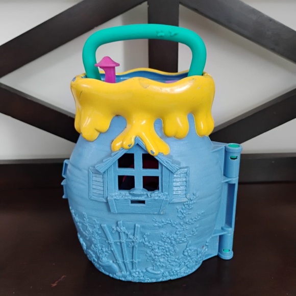 Vintage Disney Winnie the Pooh Kids Playhouse Toy with furniture. - Picture 2 of 11